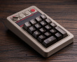 Retro 18 Mechanical Numpad - Langaton Numeronäppäimistö - C64 Edition